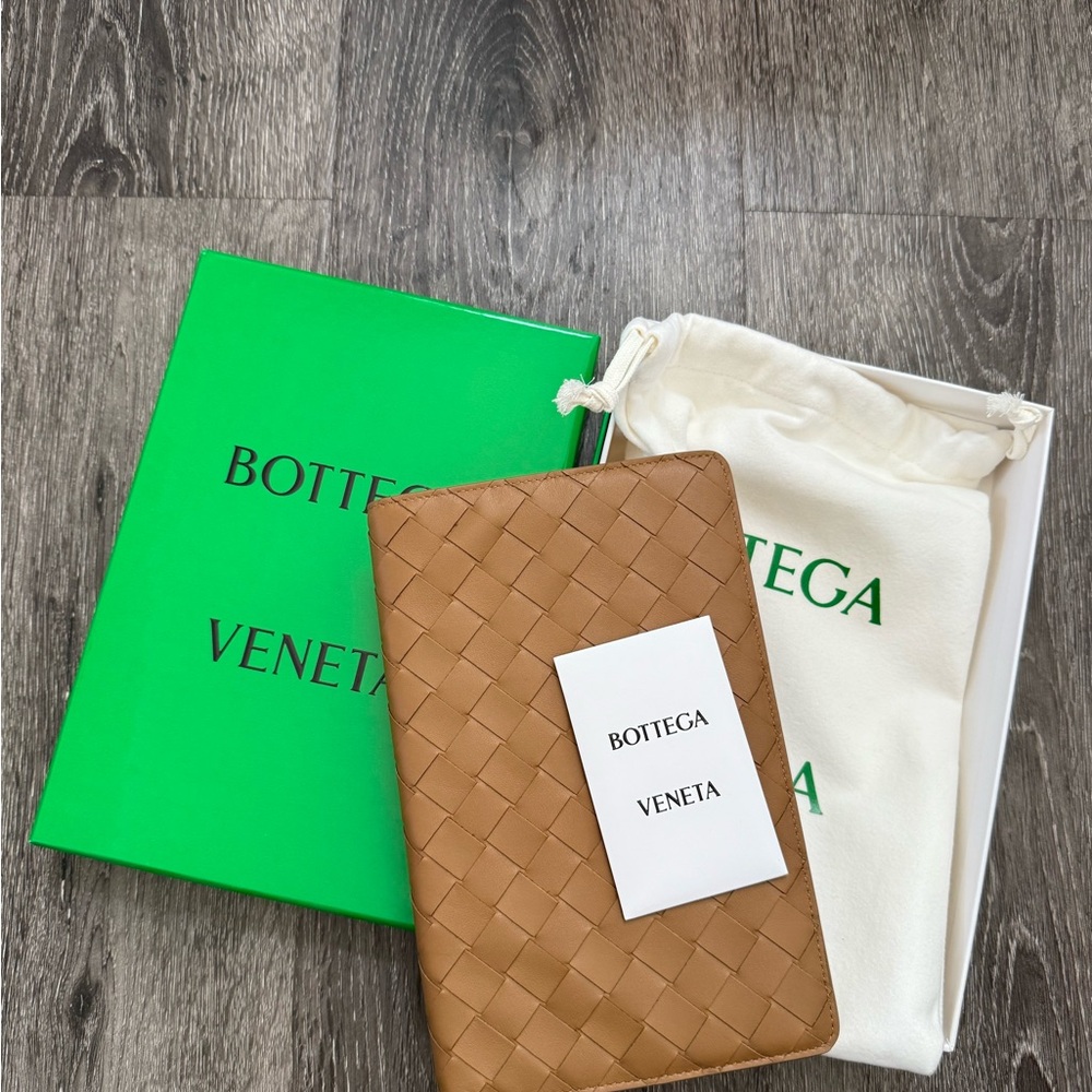 Authentic Bottega Veneta Stationery Note with Intrecciato Cover (NEW)